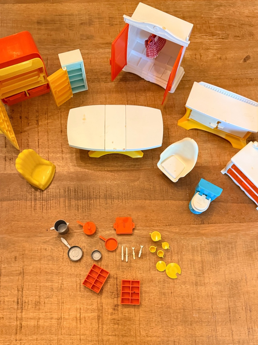 REMCO bundle of vintage dollhouse play furniture Refridgerator table wardrobe